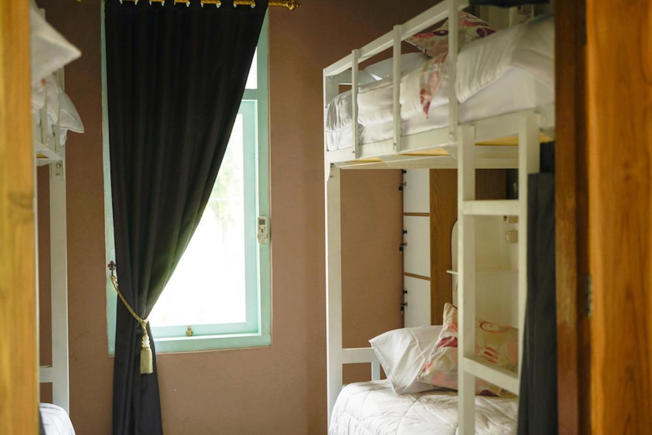 Bajo Bunkhouse Hostel Labuan Bajo Exterior photo